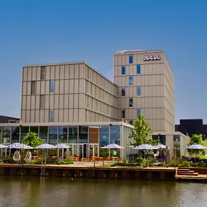 Yotel מלון